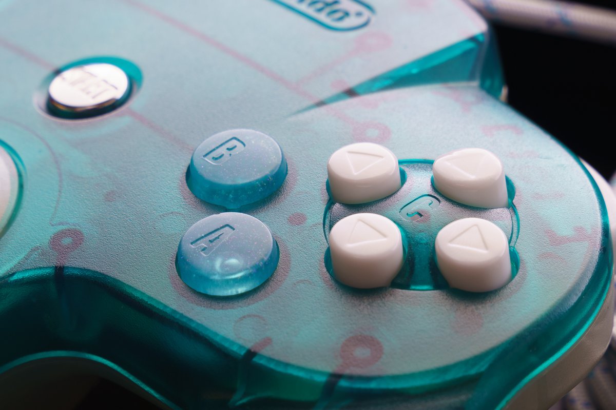 gamrjerome's tweet photo. Newest #n64 controller build - Ice Ice Baby
Components:
#TaoStyx64 Nylon Stick
#SS64 Ice Thumb Pad & Metal Start Button
@RockerGameMod
😍White D-Pad, C, LRZ Buttons and Clear Gate
#FrissonN64 A B Buttons
#Brewbowl Steel Bowl
Oem Gears
Clear Plug
8ft Paracord "Specter 550" https://t.co/ZjT2SSwlHz