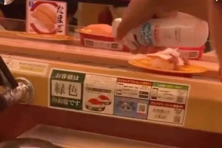 《史上最悪の迷惑動画》！「回っている寿司にアルコールスプレー噴射」事件‼