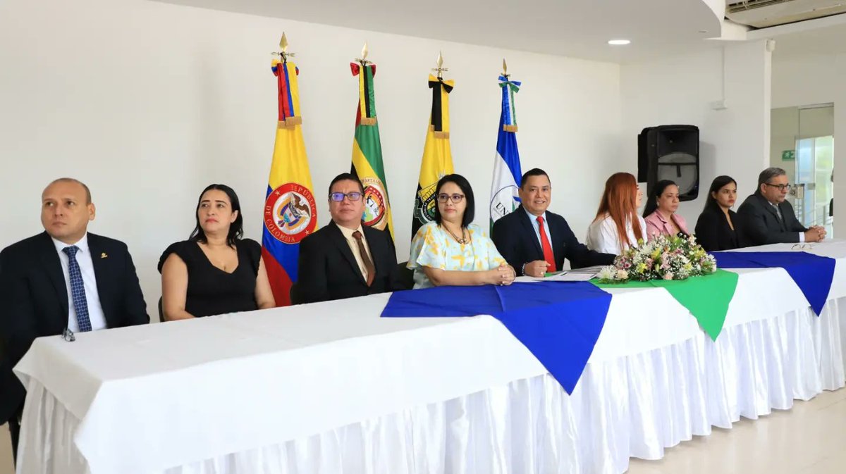 oscaropa's tweet photo. “Continúen manteniendo ese espíritu de servicio para seguir trazando juntos el camino de construcción de un mejor territorio y un mejor país” fue el mensaje que entregó #RectorUNIPAZ en la primera ceremonia privada de grado del 2023 que tuvo lugar en el auditorio del edificio https://t.co/m5YJWJsbQc