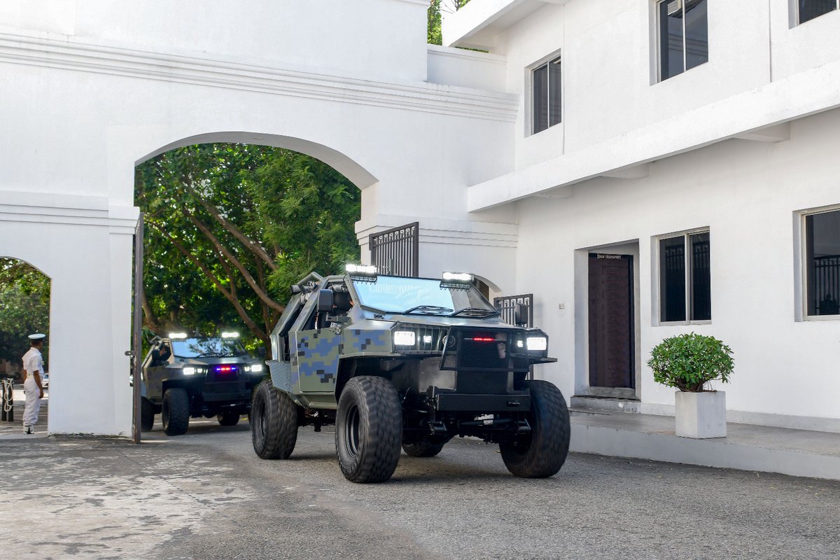 pathmalal's tweet photo. Built in Sri Lanka from scratch for the Sri Lanka navy. From concept to reality. Congratulations to Ideal, Nalin Welgama and team for this. 

@NalinWelgama 

#SriLanka #Navy #lka #madeinlanka #SUV https://t.co/zFdTmVzu3r