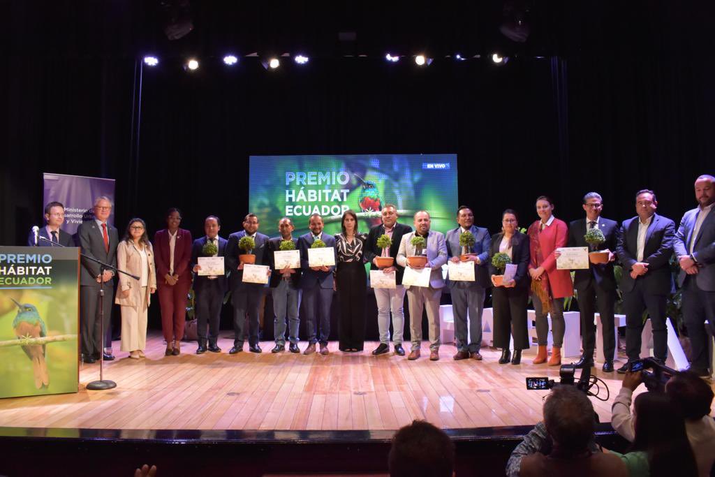 ViviendaEc's tweet photo. 📝BOLETÍN DE PRENSA| 9 municipios fueron galardonados con el #PremioHábitatEcuador, liderado por el Ministerio de @Vivienda_ec, por sus proyectos urbanos con enfoque en cambio climático

Más detalles ➡️ https://t.co/4cVRt34PyW https://t.co/qgtZvDiwFR