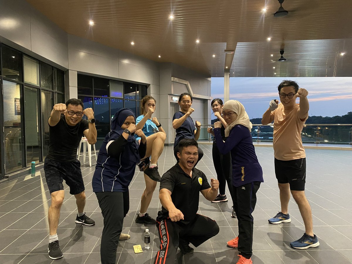 Stevensu3190's tweet photo. #gyminstructor #grouptrainer
#grouptraining #fitnessinstructor
#fitnesscoach #Freelancetrainer
#bodybuilding #gym #healthylifestyle
#fitness #fitnesstrainer #diet #muscle #loseweight #burnfat #gainweight #gain #workout #健身教练 #健美 #瘦身 #肌肉 #健康 #私人教练 #饮食 https://t.co/snRNVVjTk7