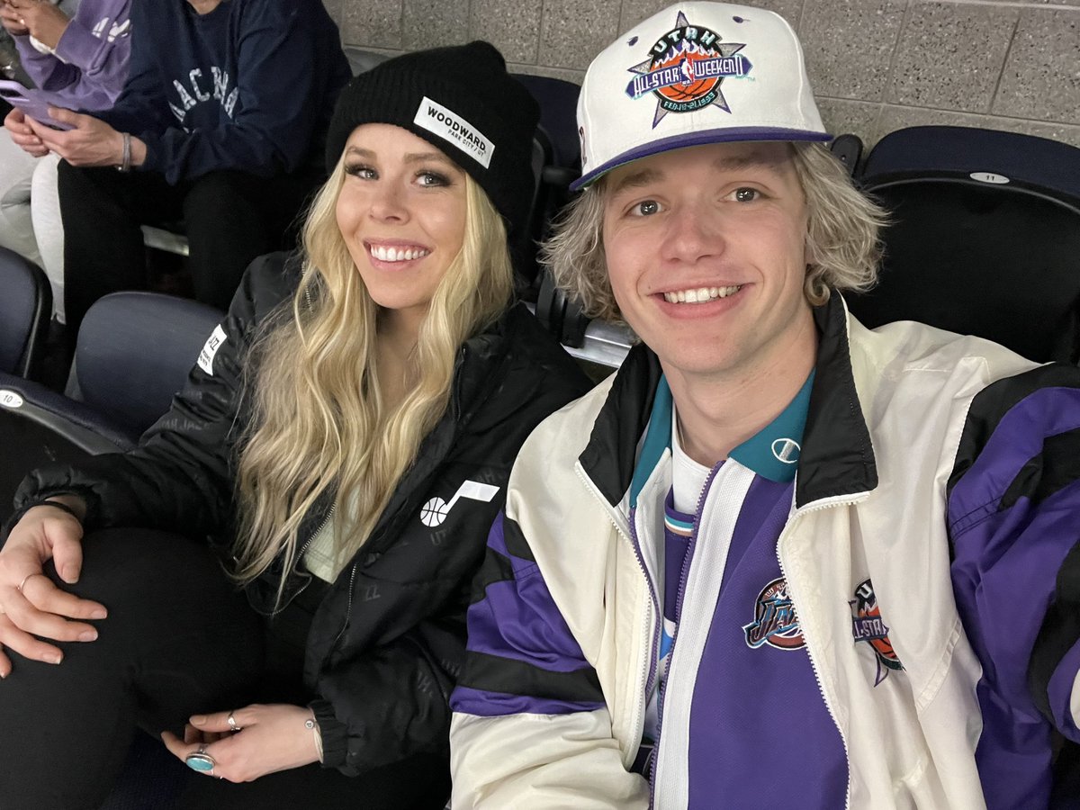 carson_higgs's tweet photo. #selfieofthenight #selfieofthegame @utahjazz https://t.co/d03xqOMpVu