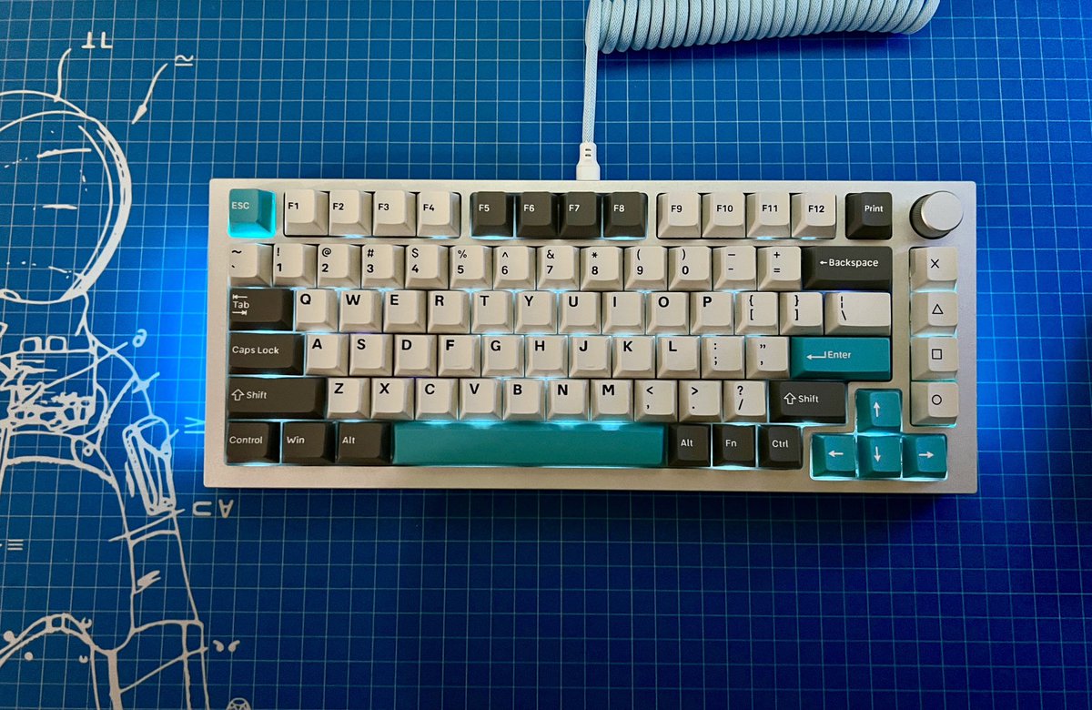 CMX4's tweet photo. Couldn’t be happier with my #GMMKPro I built. Took a few days to settle but the end result is a board that sounds &amp; feels so good it’s scary. I’ll be building another on https://t.co/z39M8O1EfD for a future giveaway &amp; I’m really looking forward to it @Glorious #mechanicalkeyboard https://t.co/4X7OXQFy4d