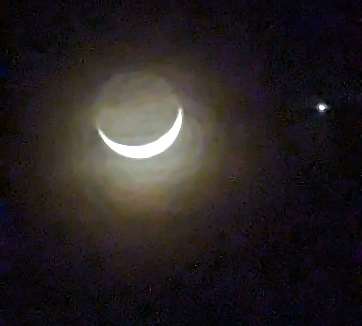 ocean714's tweet image. Last night's moon/Jupiter conjunction. 
#googlepixel6pro #nightsight #Astrophotography #nightsky