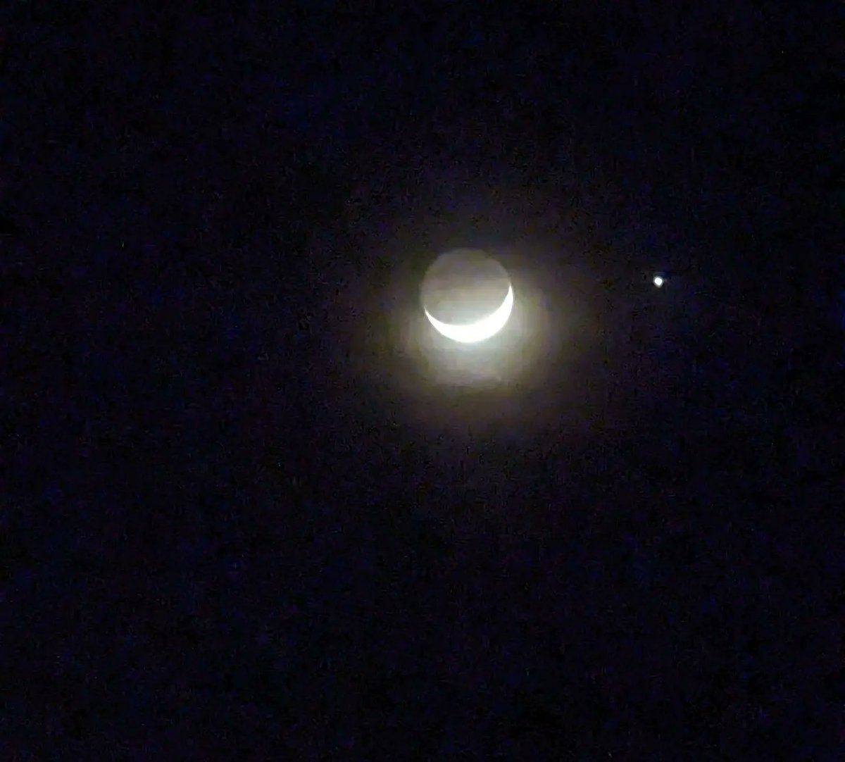 ocean714's tweet image. Last night's moon/Jupiter conjunction. 
#googlepixel6pro #nightsight #Astrophotography #nightsky