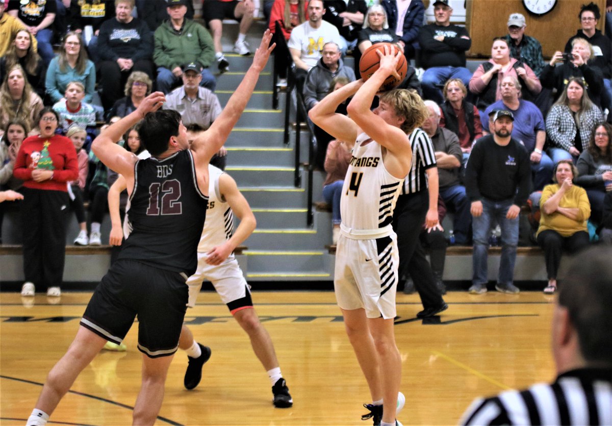 YNT_Christian's tweet photo. BBB: McCool JCT 56, BDS 43.
M: Carson McDonald 21, Trent Neville 13, Mapieu Kuochinin 9, Ryland Garretson 8, John Harig 3, Bryson Plock 2.
B: Zach Hoins 16, Tanner Bolte 8, Jaron Norder 7, Elijah Weber 7, Cameron Hoins 4, Seth Stengel 2.
#nebpreps https://t.co/PZhxvCj43m