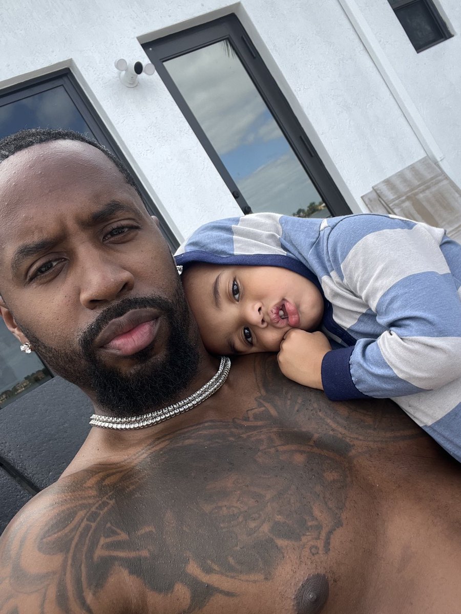 IAMSAFAREE's tweet image. Alotta you niggas don’t be wit y’all kids. Y’all be with niggas tho. Bitch ass niggas
