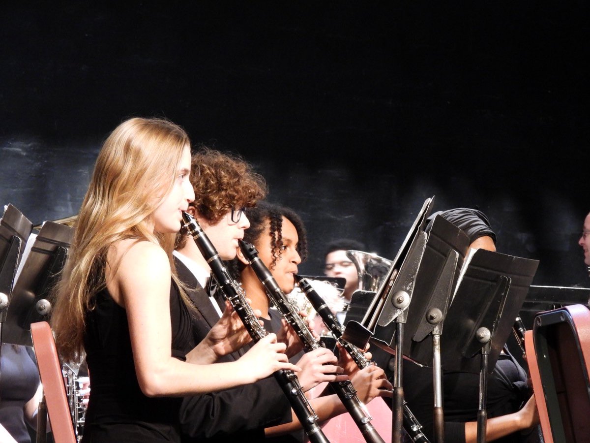 WCSDEmpowers's tweet photo. Beautiful music at Windfest tonight! JJ and RCK bands performed individually, and then came together for an incredible group performance. 🎶 @WCSDBKING @drbonkwcsd @KetchamNation @johnjayseniorhs https://t.co/BzX6c0YiB1