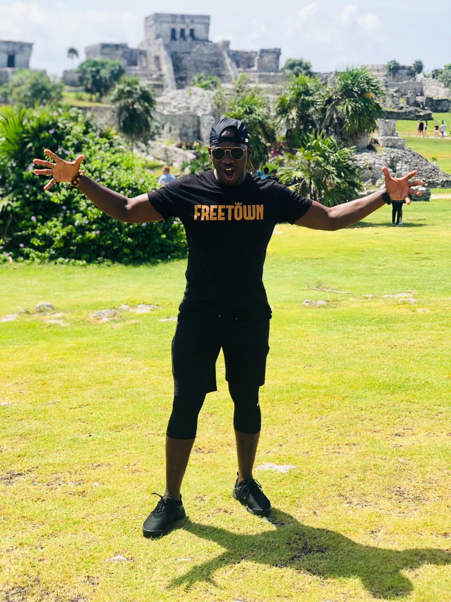RoyalDynamite's tweet photo. It's Throwback Thursday! Individuals that wear streetwear made by brands from the African diaspora tend to be more influential, show higher degrees of individualism, are deep thinkers, feel good about being a part of something bigger, and normally have a great fashion sense! https://t.co/Lf2u0KL3ZV