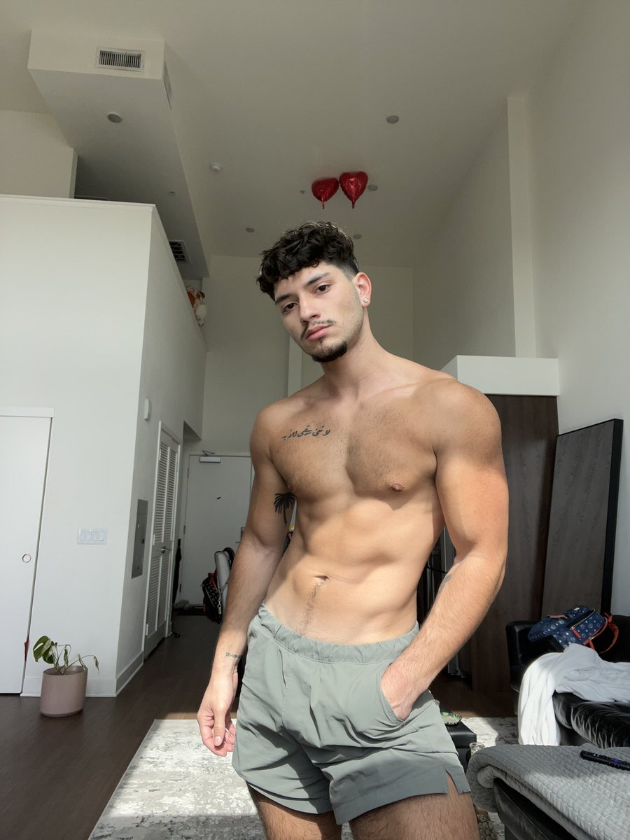 GAY_0161_COUPLE (240K) on Twitter: "RT @2aminnyc: Excuse the mess (I’m the mess)"