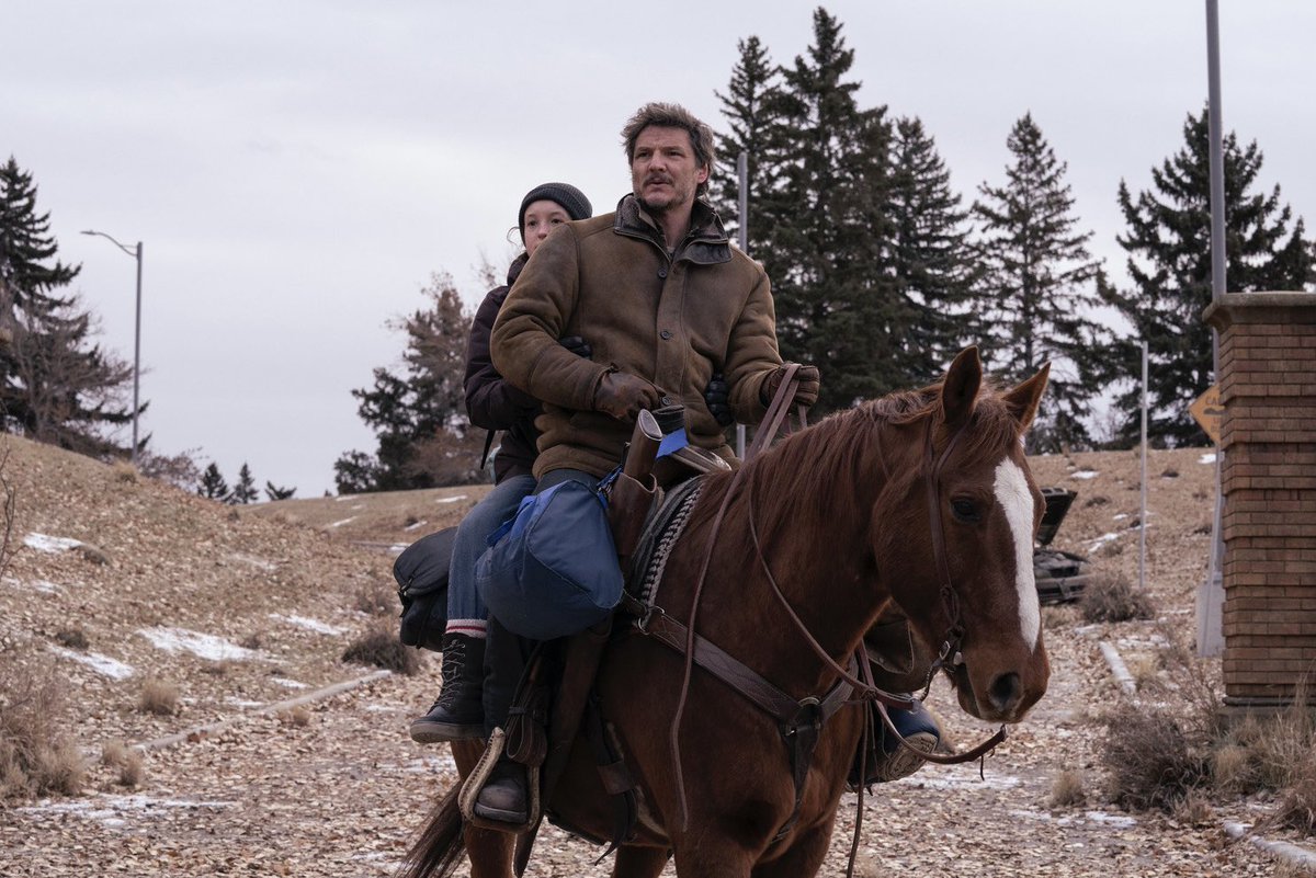 pascalarchive's tweet photo. pedro pascal and bella ramsey as joel and ellie in #thelastofus episode 6 https://t.co/2dfHiSS21w