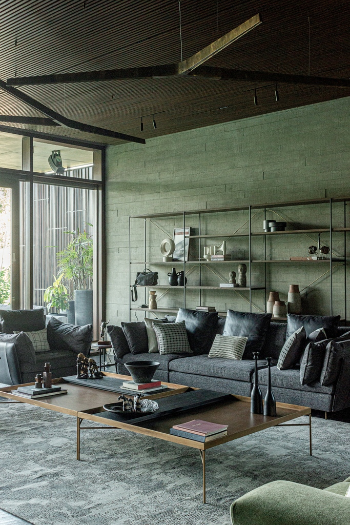 elledecorindia's tweet photo. #AlongCameSpring Arpan Shah and his team at Modo Designs, along with interior design firm STUDIO-IN-DTALE and landscape designer Prabhakar B. Bhagwat creates this bungalow that blends into the landscape of the one acre property.
#elledecor #elledecorindia #februarymarch #homes https://t.co/vZ0vClT7TG