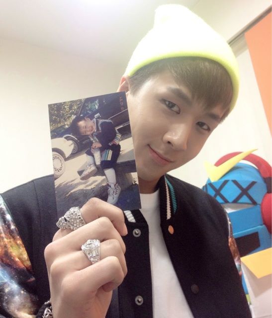 HourlyWonsh1k's tweet photo. 130314 - ACERAVI TWITTER

@RAVI_GTCK 
Bragging about being a stylish baby

#VIXX #빅스 #ラビ
#RAVI #라비 #김원식 
#GROOVL1N #그루블린

(ctto) https://t.co/JOYH6UUouz