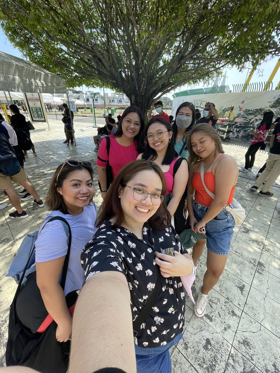comicalcasey's tweet photo. fieldtrip day! 🌟 #StarSection https://t.co/M0rQS3zjM5