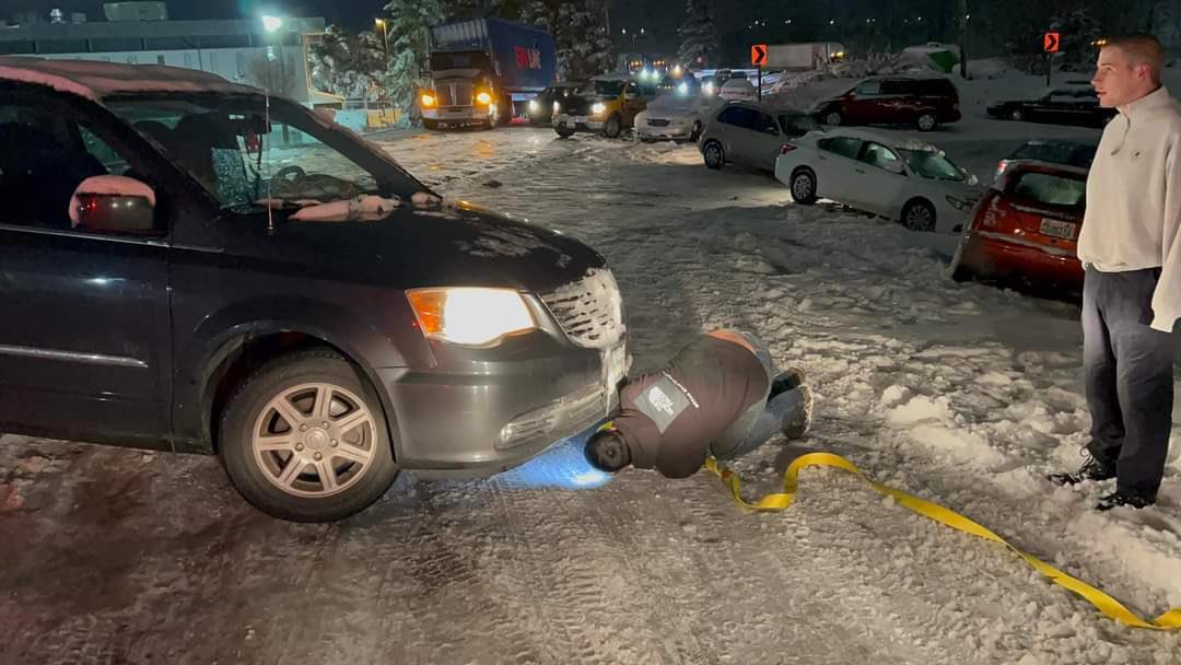 KCookKGW's tweet image. After yesterday’s misery, this is the story I needed to hear! At 11, meet the angel who towed more than 20 people to safety, from NE 82nd &amp;amp; Columba. He came to rescue his buddy, then stayed until 6 a.m. to help everyone else. For free.