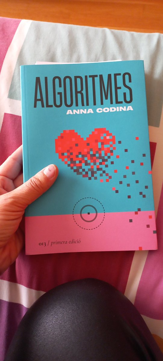 MartaClua's tweet image. No hi ha res que millor per acabar la setmana que comença un nou llibre!
Gràcies @SegonaPeriferia ! Amb ganes de devorar-lo!
#algoritmes
 @metadata