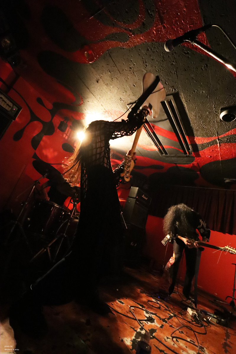 pkpkppk's tweet photo. 2023.2.18 東高円寺UFO CLUB
【Mainliner復活10周年記念祭】
　　　　　　　　　❺(～➓)
♦︎Mainliner(河端一[AMT]+Taigen Kawabe[Bo Ningen]+志村浩二[ex.White Heaven])

#Mainliner #河端一 #Acid_Mothers_Temple 
#Taigen_Kawabe #Bo_Ningen #志村浩二 #White_Heaven #みみのこと https://t.co/BO1YPdh3n7