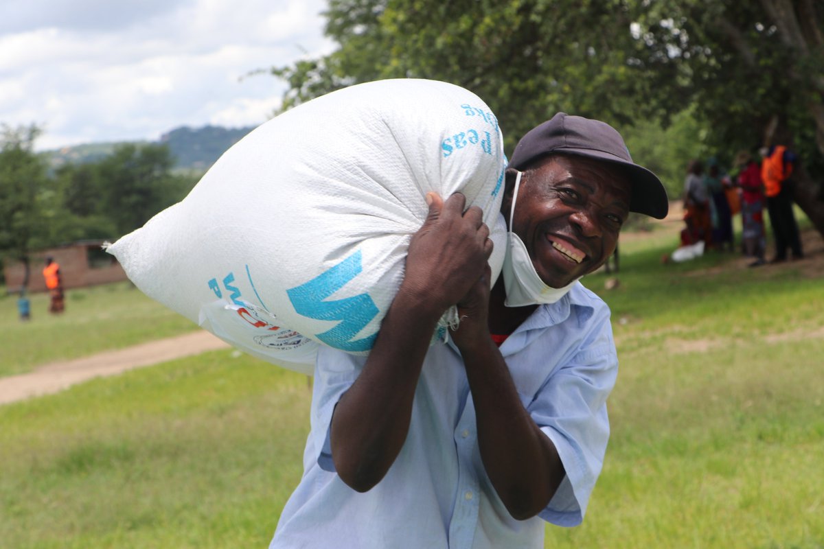 WorldVisionZim's tweet photo. Thank you @UsaidZimbabwe with your support, @WorldVisionZim and @WFP_Zimbabwe are providing food assistance to help bring back smiles on people's faces. @OMpslsw 
#LeanSeasonAssistance https://t.co/X1049xUwwX