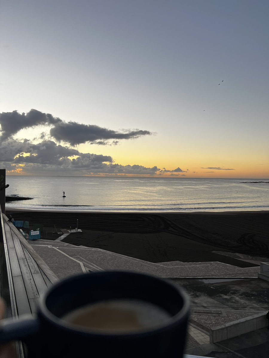 Emma Louise Biggs tweet media