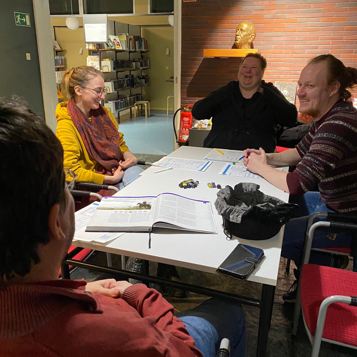 BerlinNexus's tweet photo. Gestern wurde wieder in der Hansabibliothek gespielt. Bei Cyberpunk 2020 und Witcher hatten wir eine Menge Spaß.
#spieleabend #Rollenspiel #rpg #pnpDE #pnpberlin #penandpaperberlin #rollenspielberlin #nexus #nexusberlin #hansabibliothek #stbmitte #spielinderhansabibliothek https://t.co/dmMiktjd8S