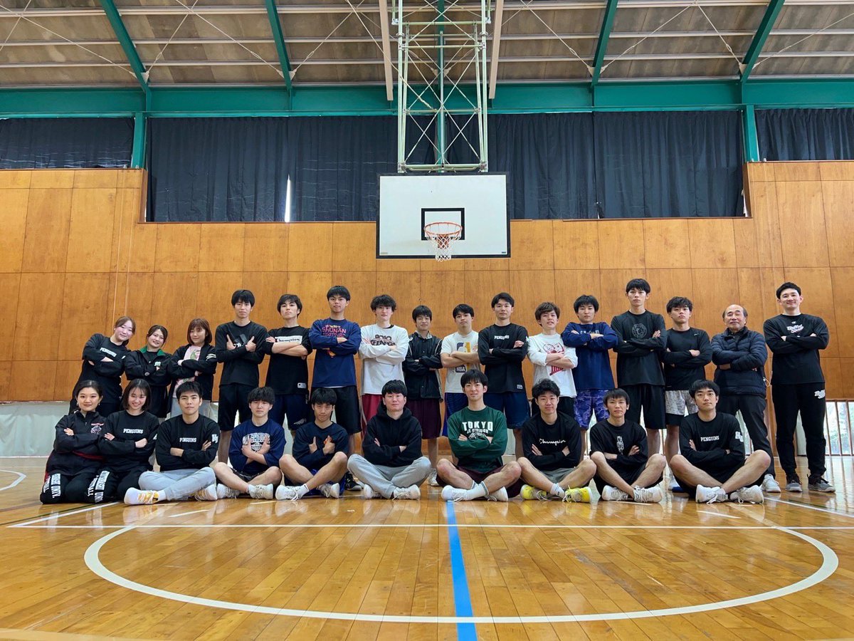 ikkyobb's tweet photo. 千葉県白子町での4泊5日の合宿が終わりました。過酷なメニューが続く中で仲間を鼓舞し合いながら乗り越え、チームの一体感が増しました!
4月の国公立戦、トーナメント戦に向けて今後も練習に励んでいきます🔥🔥
#一橋大学バスケ部
#一橋大学バスケットボール部
#redpenguins https://t.co/W7WCrPlibt
