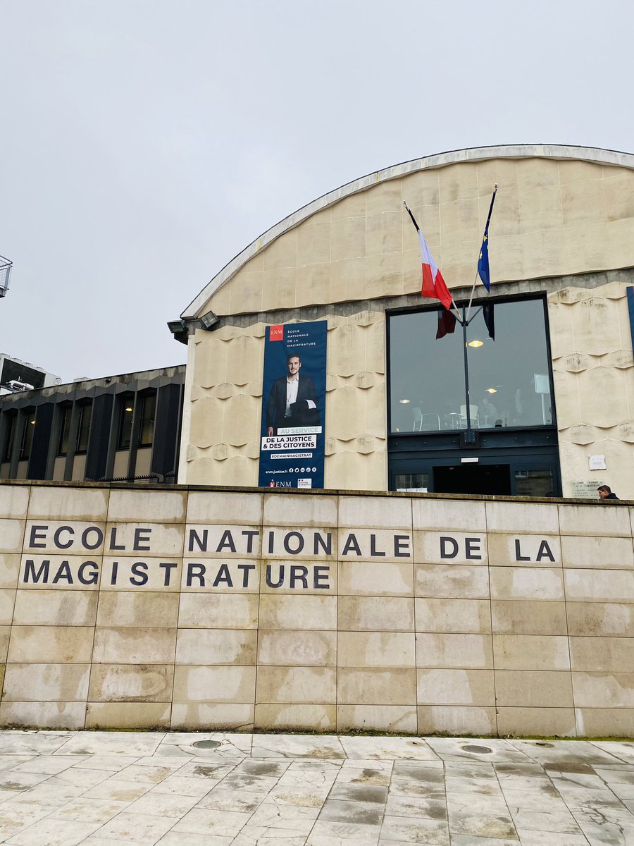 prcambrai's tweet photo. Retour ému à @ENM_France tout juste 15 ans après ma prestation de serment 🤩

Très honorée d’intervenir désormais auprès des auditeurs de #promo2022 pour les former à la communication avec les médias. 
Merci @ENM_France 
Poke @strat_sub https://t.co/9hq1cVRyXp