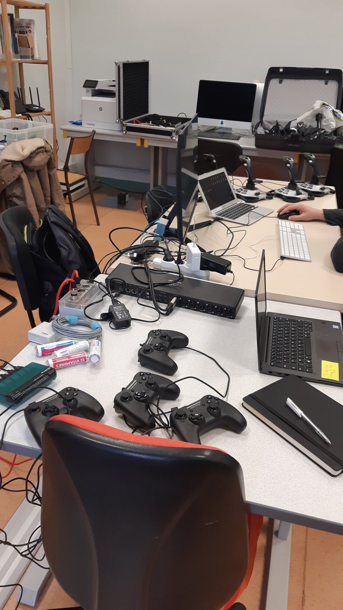 philippeguillem's tweet photo. #SCRIME Préparation Projet EAC La Mallette. Jouer en orchestre electroacoustique. #Edmus https://t.co/Owu1rODqId