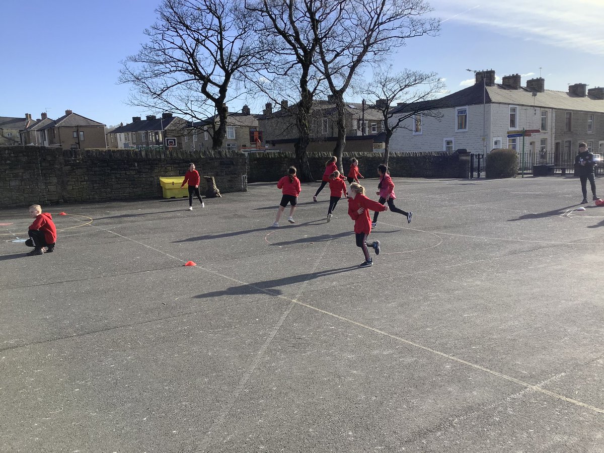 pp_accrington's tweet photo. #class19 had a great session working on passing and dribbling skills in their PE lesson with @ASFCcommunity BTEC coaches ⚽️ #PESSPA #community #reachhigher https://t.co/Il6kyQreup