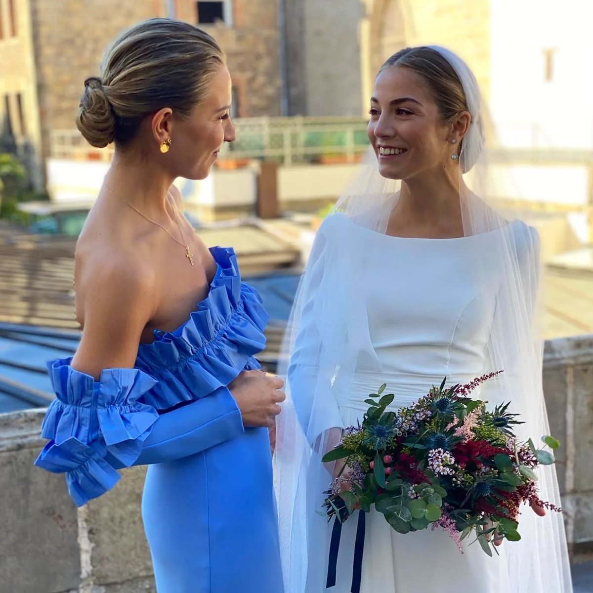 La belleza y elegancia de Carmen y Rocío en la terraza del @palaciodeaviles. 👌🔝
Foto de <a href="/alnortedelnorte/">La chica friolera</a>. 
#lasnoviasdelpalaciodeaviles #bodaspalaciodeaviles #bodasasturias2023 #novias