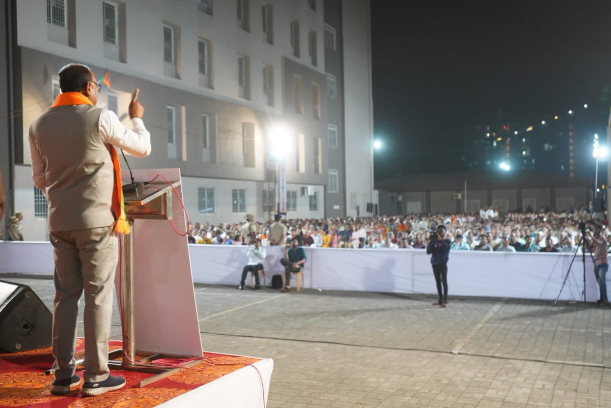 cbawankule's tweet photo. भाजपा, शिवसेना, रिपाई (आ) व मित्रपक्ष महायुतीच्या #चिंचवड विधानसभा पोटनिवडणुकीच्या उमेदवार @iAshwiniJagtap यांच्या प्रचारार्थ चिंचवडच्या पिंपळे सौदागर भागात उपमुख्यमंत्री मा. @Dev_Fadnavis यांच्यासह प्रचार सभेत सहभागी झालो व अश्विनीताईंनी विजयी करण्याचे आवाहन केले. https://t.co/U8fxTwIN4p