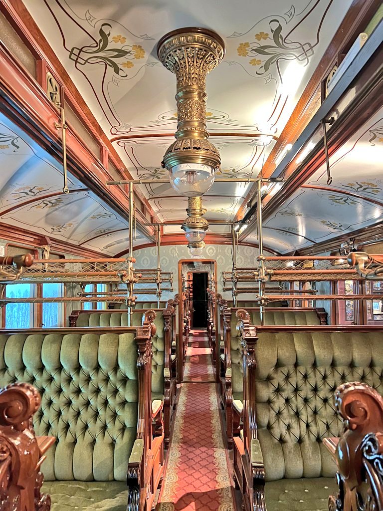 ABeautifulCult1's tweet photo. Train carriage from 1904, Utrecht, The Netherlands 🇳🇱 https://t.co/jvQQwKRmlZ