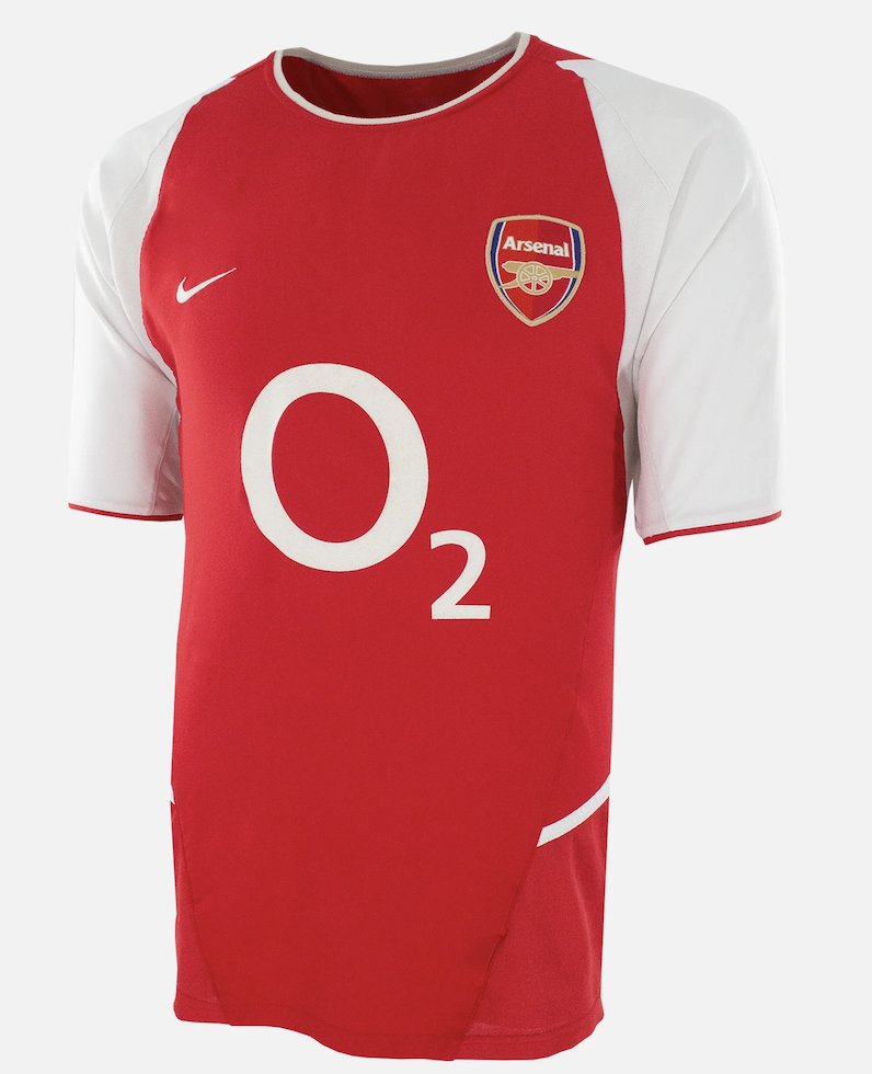 Footballtweet's tweet photo. Who's the first player you think of when you see this shirt? 🤔👕 https://t.co/hZKNDekoNX