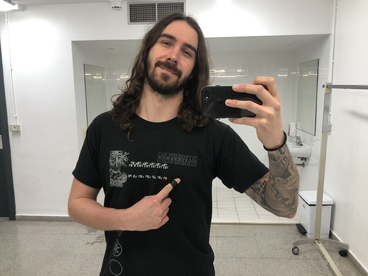 thrashvokk's tweet photo. Buenos días y feliz viernes guapísim@s!🤘🏻 Hoy es un día especial, mis amiguis de @whitedemonofc han sacado su primer EP, así que ya tardáis en escucharlo!🔥 Que por cierto, pedazo de camisetas que han sacado😍 Echadles un ojo!🖤 https://t.co/XRjxrJNMBj https://t.co/7TQlemf46j