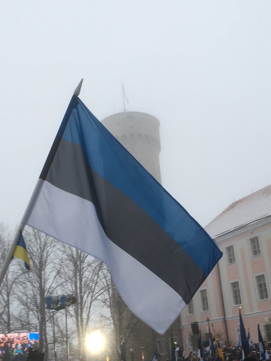 eestiyks's tweet photo. Kaunist Eesti Vabariigi 105. aastapäeva! https://t.co/fjVbnD3emi
