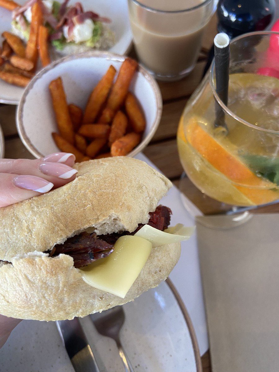 Fridays are for fresh bagels 🤗 open today 10am-4pm #cafe #southport #bagel