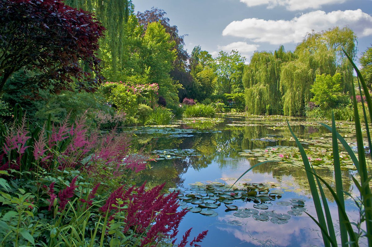 HispaniaVerde's tweet photo. Este fin de semana volamos ✈️ a #Francia para ir a conocer, en Giverny, los jardines de la casa de Monet, el pintor de los nenúfares...

#givernygarden #monet #jardines https://t.co/x2m8Z5HbOU
