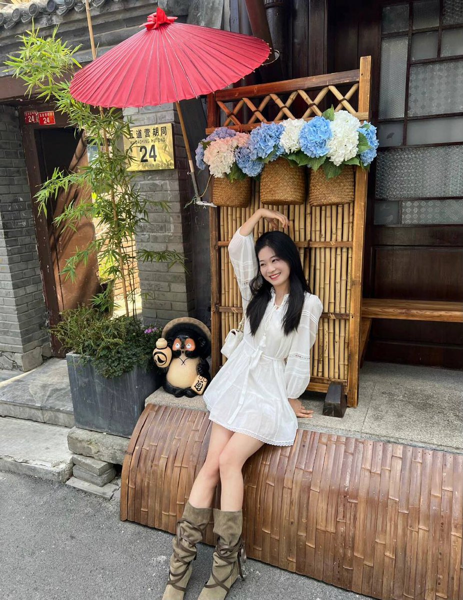 Tingting1995D's tweet photo. A smile is a beautiful flower that blooms on people's faces, exuding a charming fragrance all the time https://t.co/s2UeyrCvjv