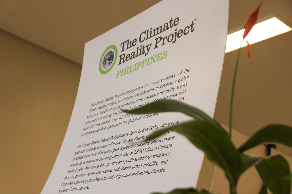 ukinphilippines's tweet photo. βπ» Last 20 February, Deputy Ambassador @AlistairWhiteUK led the launch of the second #PoetsForClimate exhibit at the @UMakPH, in joint partnership with @ClimateRealPH and the Makati City Government.
#TogetherForOurPlanet π https://t.co/J5peHscrz1