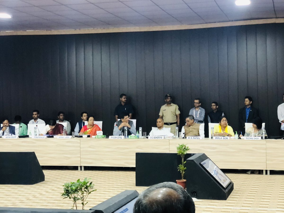 technotex2023's tweet photo. Round table  discussion @ technotex2023 @technotex2023 @ficci_india @PiyushGoyal @KPMGindia @mbhasin30 https://t.co/xGhjhLpV2O