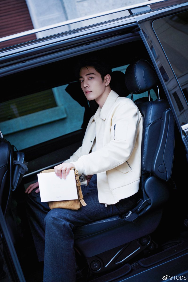 XiaoZhan_OFC's tweet photo. 【230224 photo】

#MFW #TodsFW23 #XiaoZhan #肖战 #SeanXiao

TOD'S Weibo updated:

@Tods brand ambassador Xiao Zhan made a modern appearance in Milan, and he is about to attend TOD'S 2023FW series fashion show. https://t.co/HAyNP7oGe9