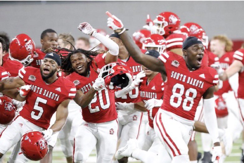 Extremely blessed to receive my first offer from <a href="/SDCoyotesFB/">South Dakota Football</a> #gocoyotes ❤️🤍