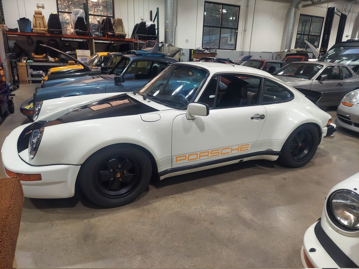 NNvestr's tweet photo. Instagram is impenetrable to my genX brain. Here are some pictures of some cool Porsches. https://t.co/7lMfLUpdSH