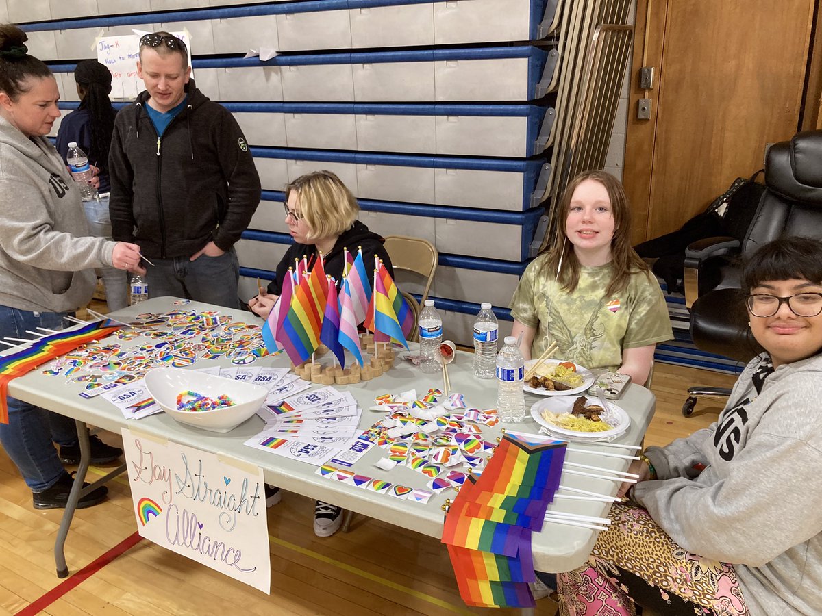 WRscience_13's tweet photo. Student groups put together displays for Diversity Night @WRidgeMS https://t.co/8pXnImDpkz