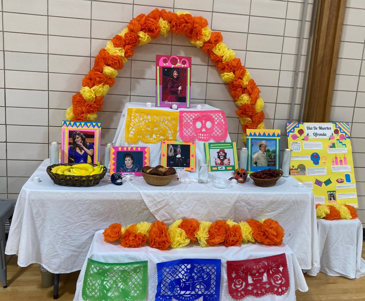 WRscience_13's tweet photo. Student groups put together displays for Diversity Night @WRidgeMS https://t.co/8pXnImDpkz