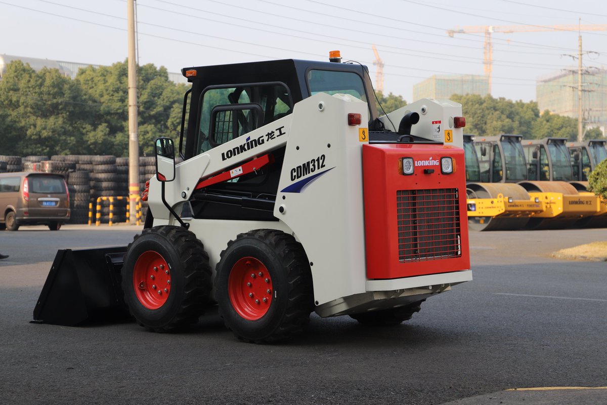 Lonking brand new skid steer loader CDM312 with great performance for sale😍
#lonking #skidsteer #skidsteerattachments #skidsteerloader #skidsteers #loader #miniloader