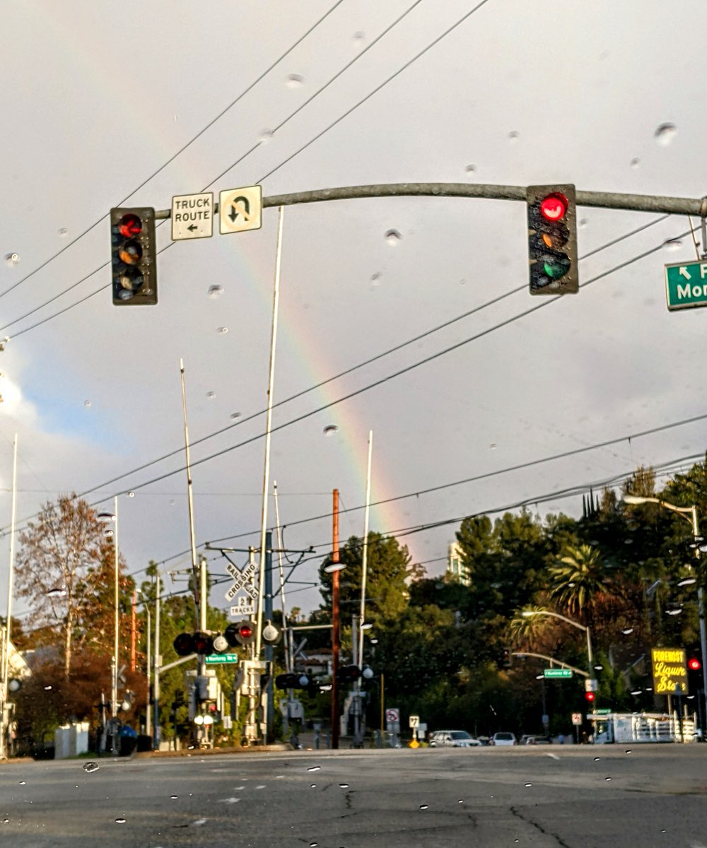 nomadicdred's tweet photo. Nice break between the storms! #SoCalwx #SoCalweather #LAWeather #southPasadena #rainbow https://t.co/u03wNRF0Ok