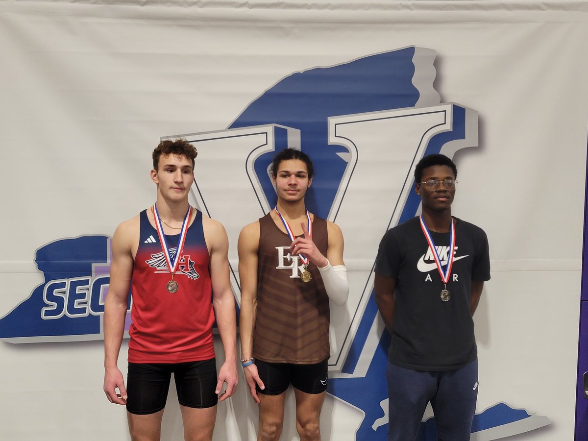 VCStrack_field's tweet photo. 3 Victor Athletes advance to states.
Emma Goodell - 55m Hurdles 
Terreque Davis- 55m Hurdles 
Melody Harloff  - 55m / 300m https://t.co/mMf3FD9pXu