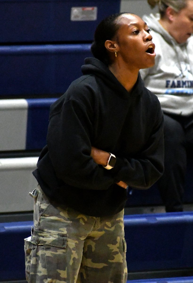 MIPrepZone's tweet photo. GIRLS BASKETBALL: @bhhs_girlsbball dominates glass, beats @FarmingtonGBB 73-43 to clinch first league title since 2017 >> https://t.co/CFXGeg8icu 

@hills_hawks @BHHScage @bhschools @BHBlackHawks https://t.co/SztSEes7h3