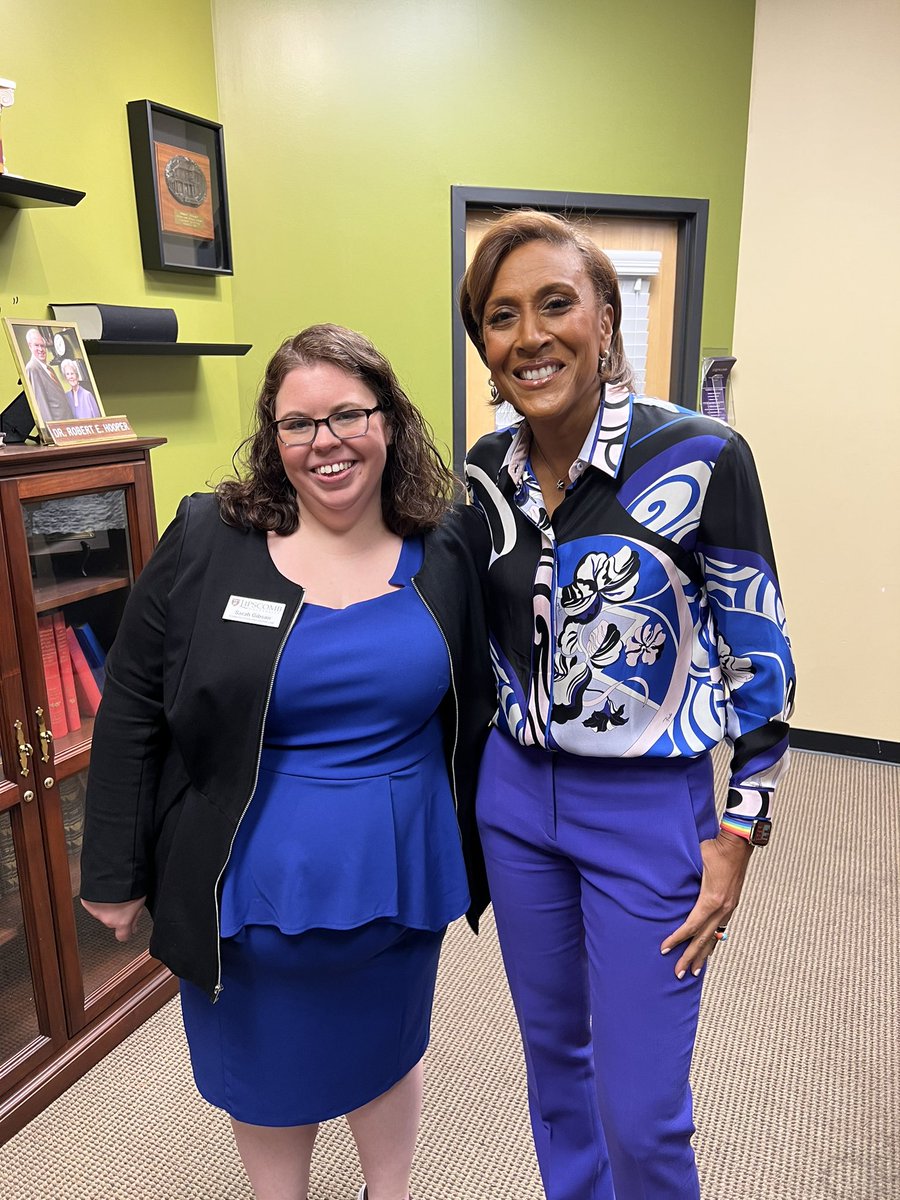 theprofgibson's tweet photo. Last year @GMA @RobinRoberts visited with our students. Help us continue to use to offer these formative opportunities. There is still time! Give $5 and help us reach our goal of 100 donors for 100 years of @lipscomb student media. #ThrowbackThursday https://t.co/x4fCVXPTtX https://t.co/HaAkZqI39s